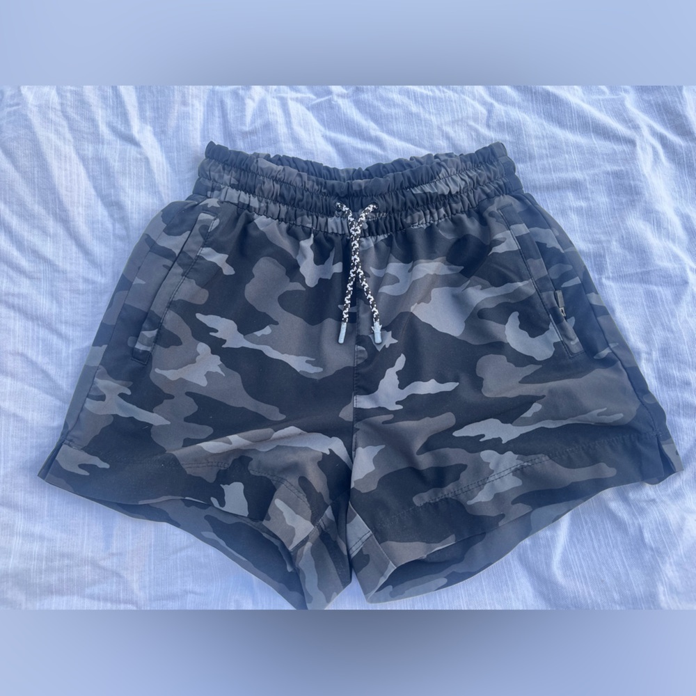 Athleta Girl Charcoal Gray Camo Athletic Shorts - Picture 1 of 3
